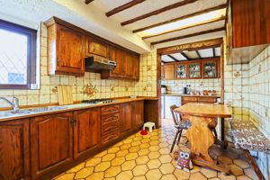 Kitchen- click for photo gallery